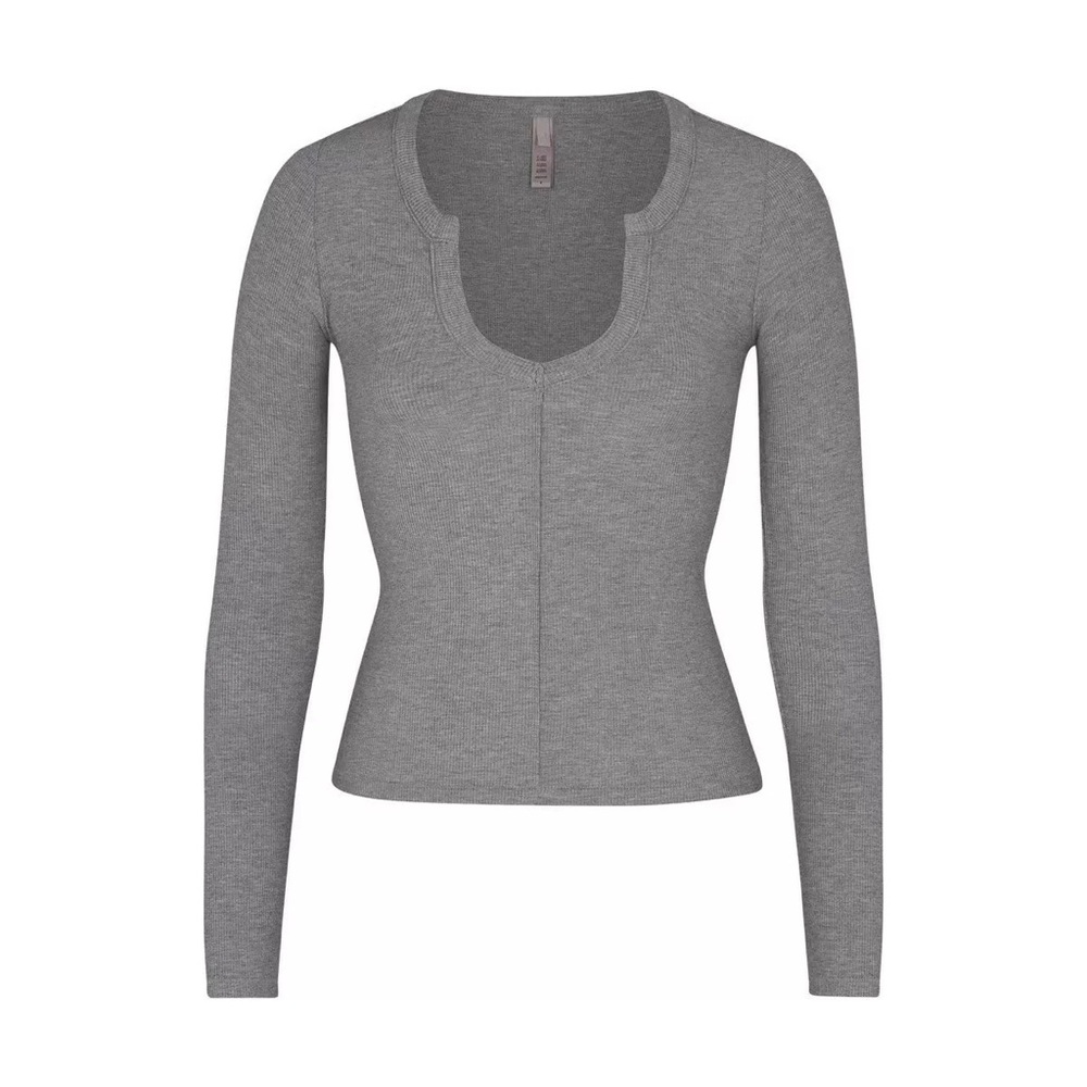 SKIMS top Size M
New with tags 
No pouch